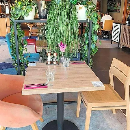 Ibis Styles 3* ブンツラウ